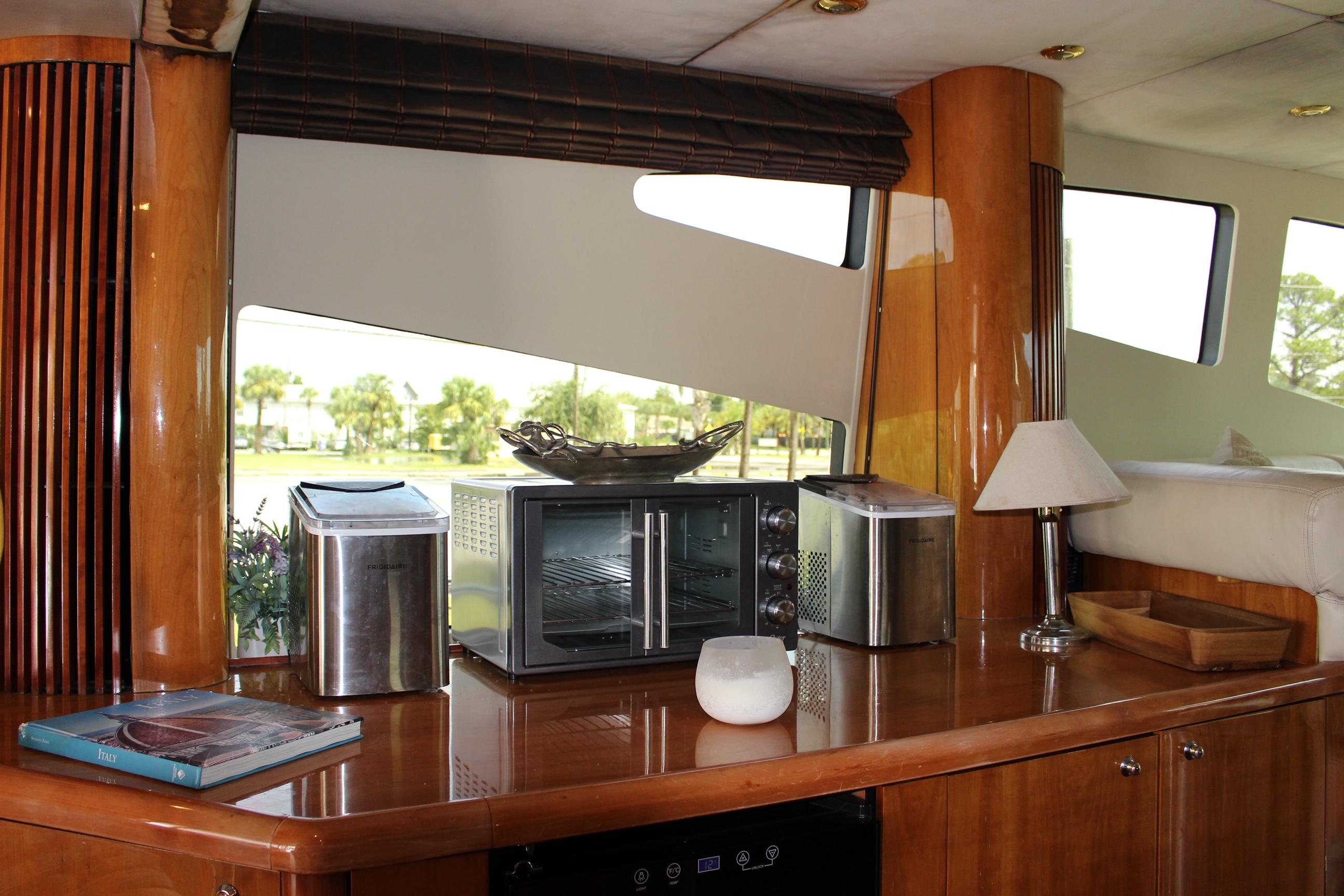 2005 Sunseeker 75 Flybridge- LAUREL- Salon