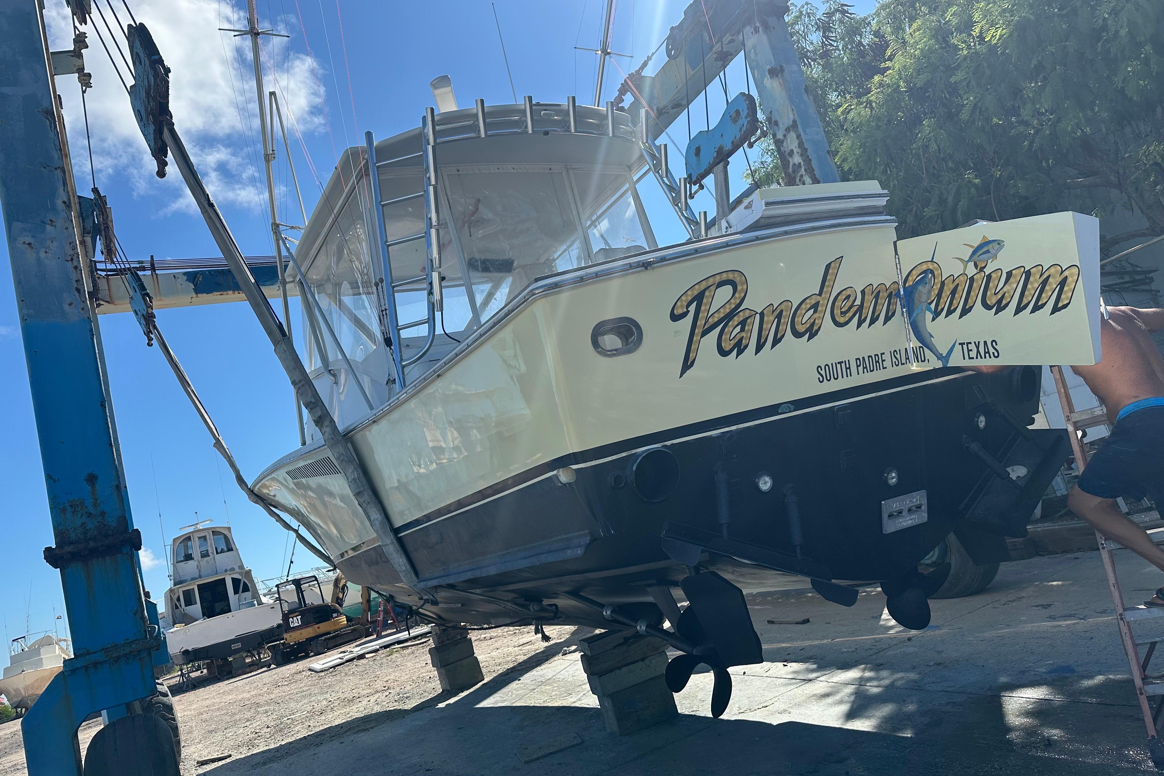 1983 Hines-Farley 34 Express | Yachts360