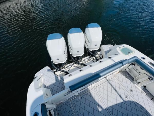 35' Boston Whaler, Listing Number 100891966, Image No. 7