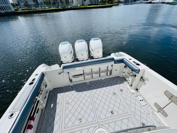 35' Boston Whaler, Listing Number 100891966, - Photo No. 13