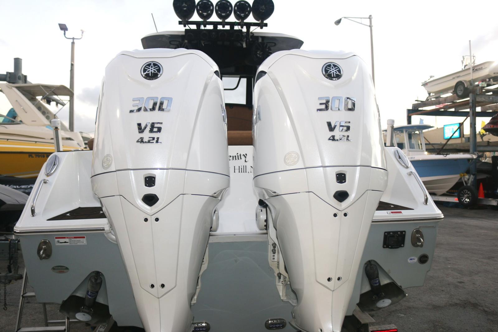 2022-sea-hunt-ultra-305-se-power-9685917-20250217144056000-1_XLARGE
