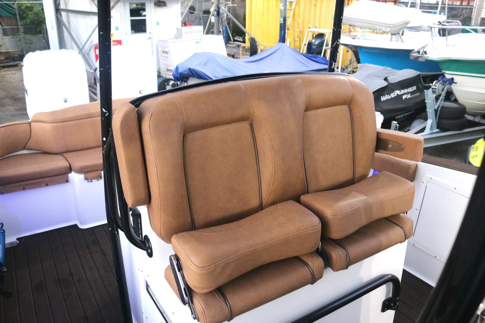 2022-sea-hunt-ultra-305-se-power-9685917-20250217144104065-1_XLARGE