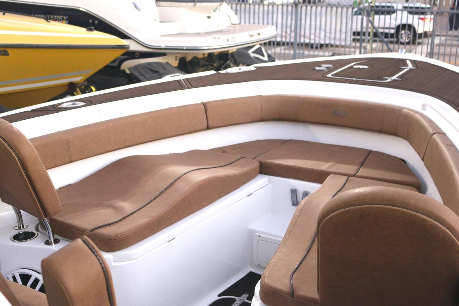 2022-sea-hunt-ultra-305-se-power-9685917-20250217144106744-1_XLARGE