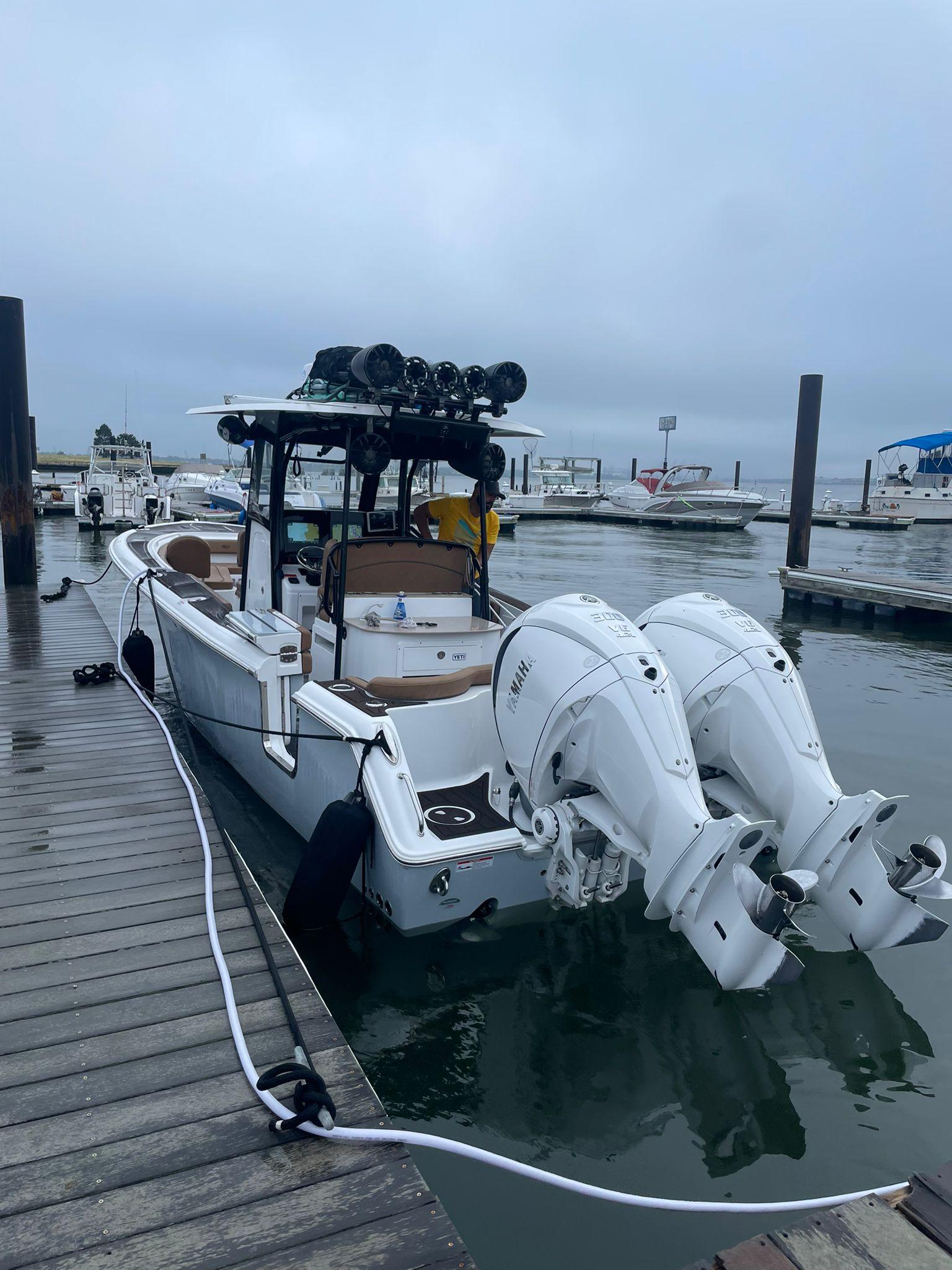 2022-sea-hunt-ultra-305-se-power-9685917-20250217144117874-1_XLARGE