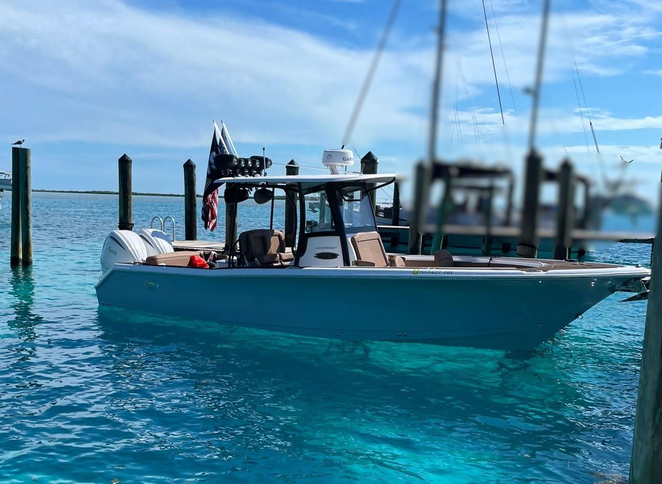 2022-sea-hunt-ultra-305-se-power-9685917-20250217144556693-1_XLARGE
