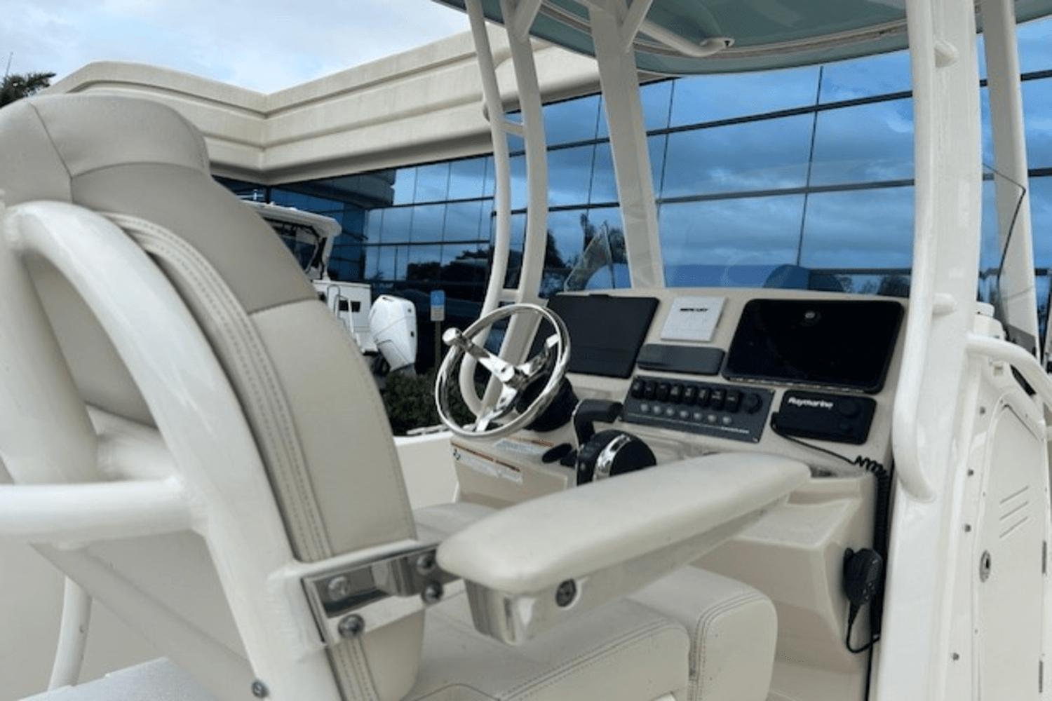2022-boston-whaler-250-dauntless-power-9685925-974079400-0-180220251324-4