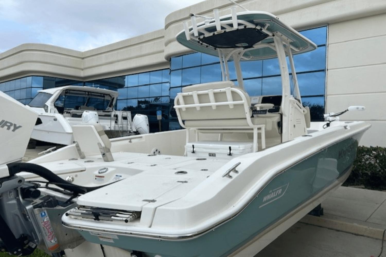 2022-boston-whaler-250-dauntless-power-9685925-974079407-0-180220251324-1