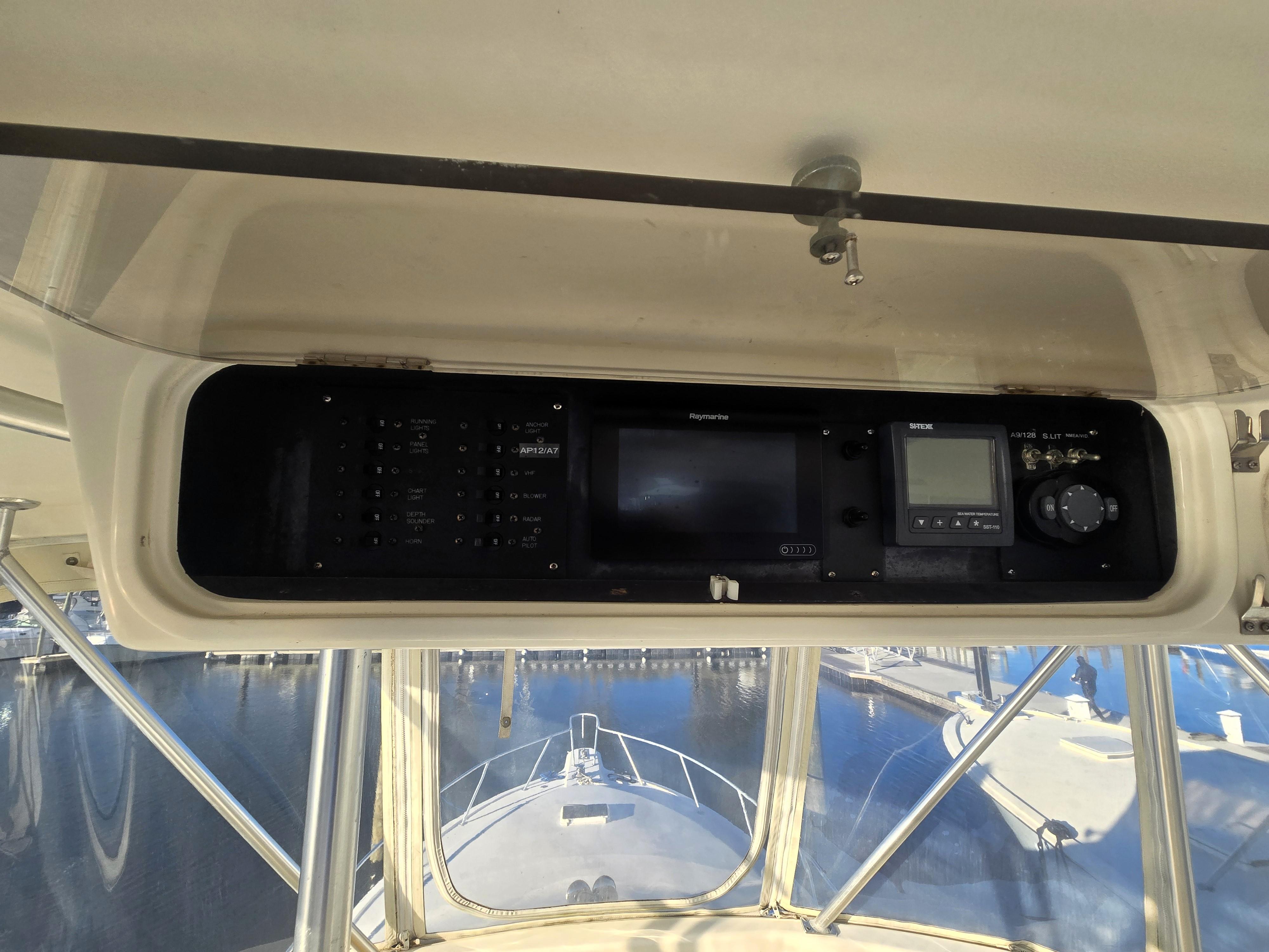 2001-ocean-yachts-43-super-sport-power-9745926-20250403084027176-1_XLARGE