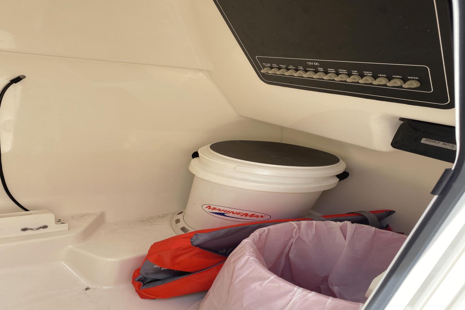 2018-boston-whaler-270-vantage-power-9685927-974868383-0-070320250806-30