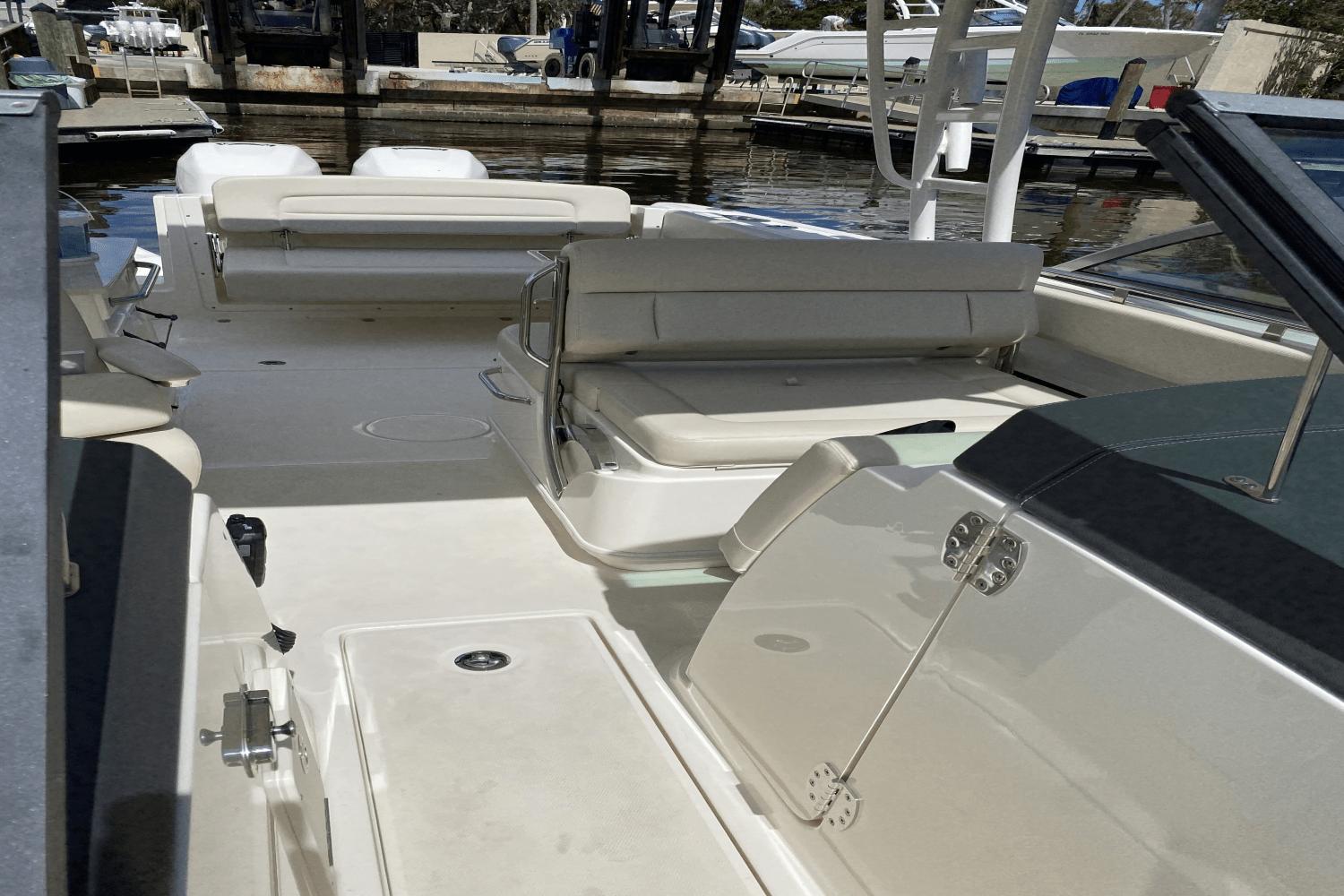 2018-boston-whaler-270-vantage-power-9685927-974868401-0-070320250805-11