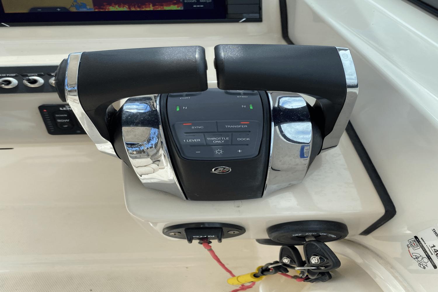 2018-boston-whaler-270-vantage-power-9685927-974868403-0-070320250805-21