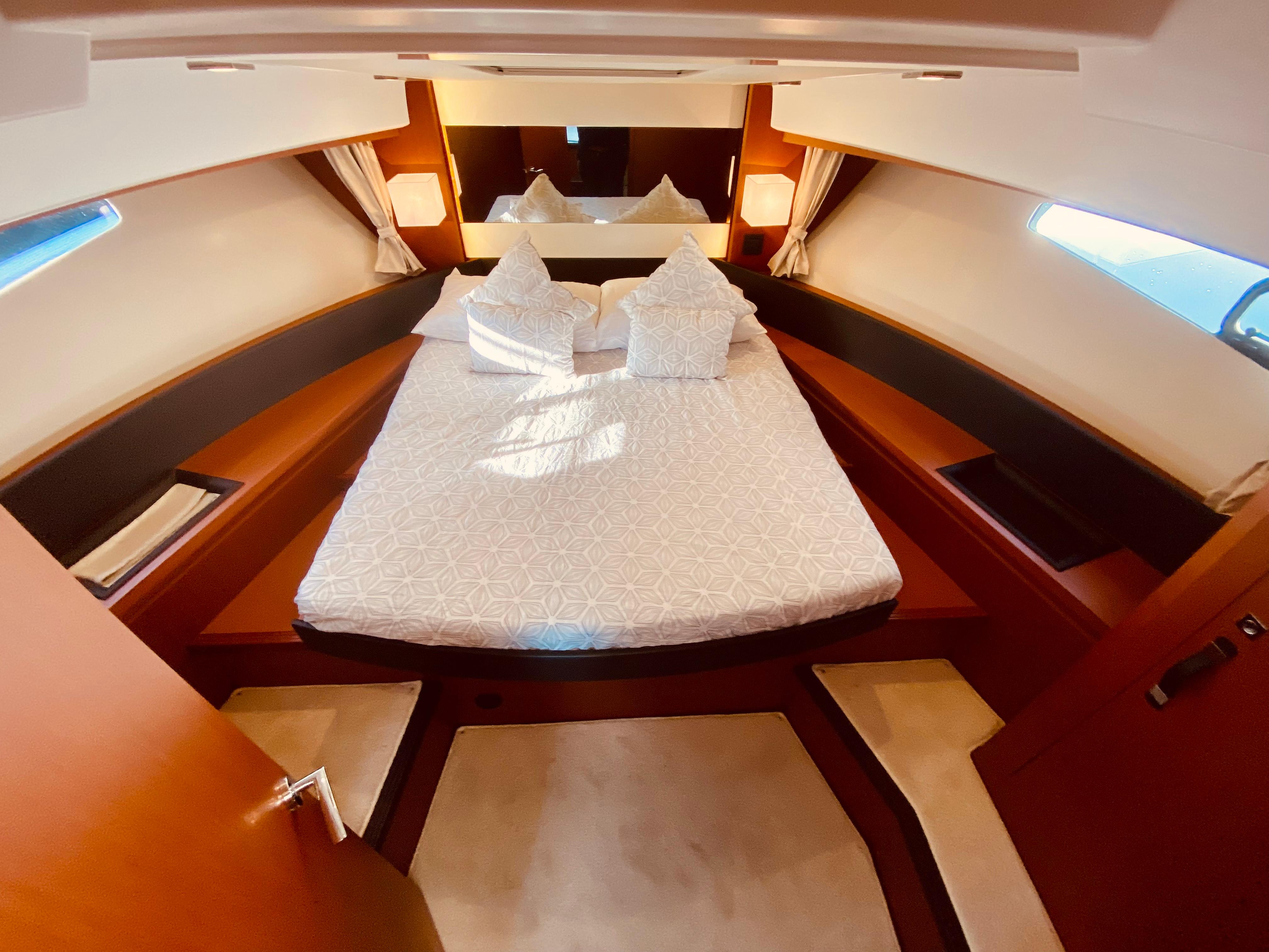 2016 Jeanneau Velasco 37F