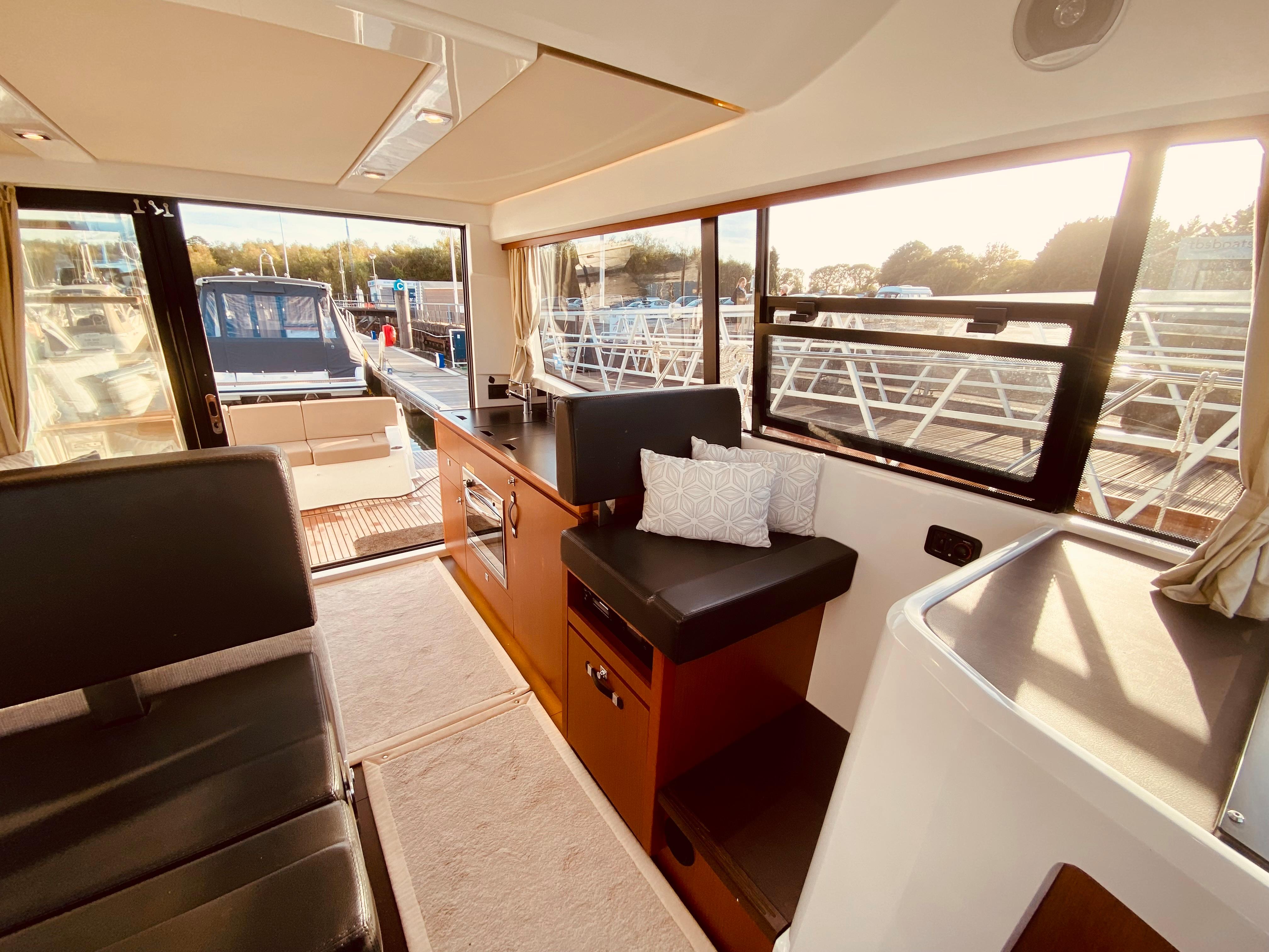 2016 Jeanneau Velasco 37F
