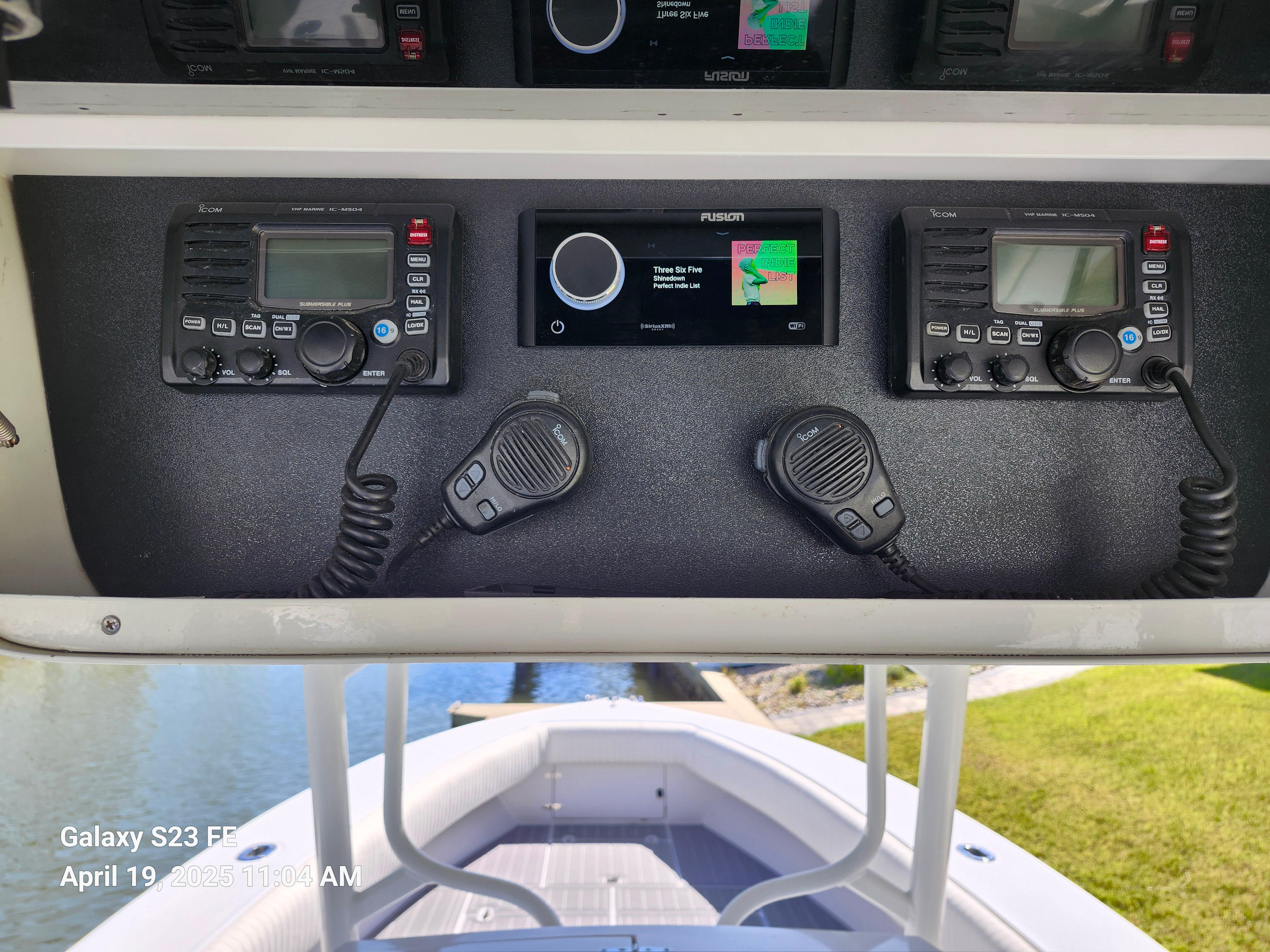 2001-jupiter-31-center-console-power-9765937-20250421172817001-1_XLARGE