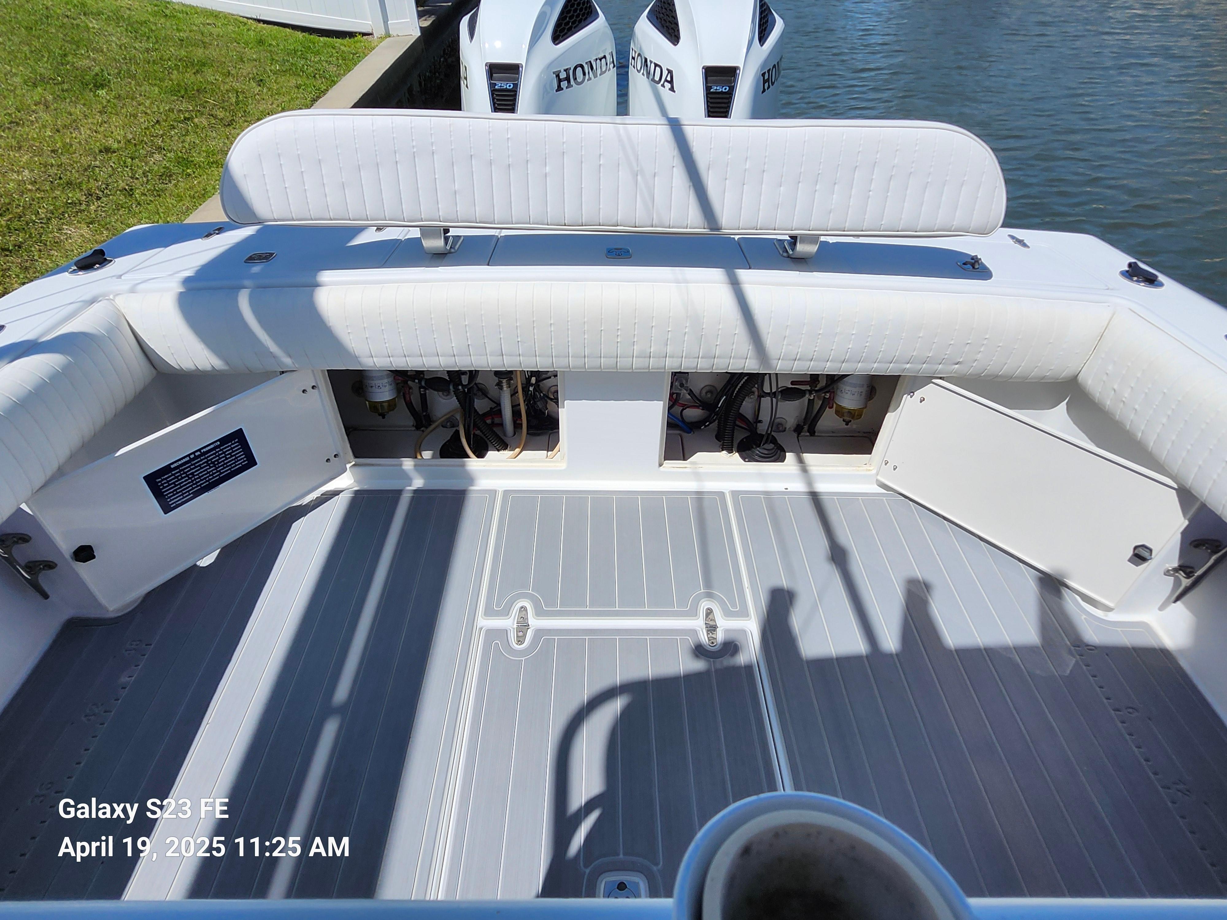 2001-jupiter-31-open-center-console-power-9765937-20250423065352636-1_XLARGE