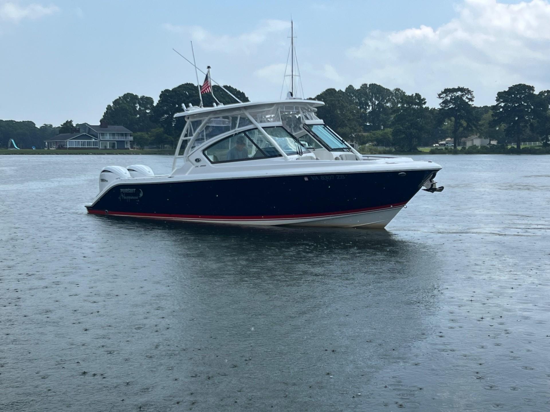 2025 Pursuit DC 266 Dual Console0