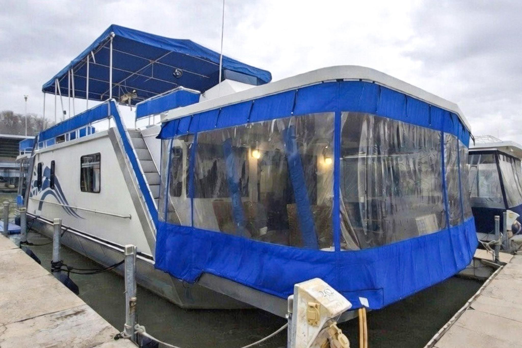 1996 Lakeview 66 x 16 Widebody Houseboat