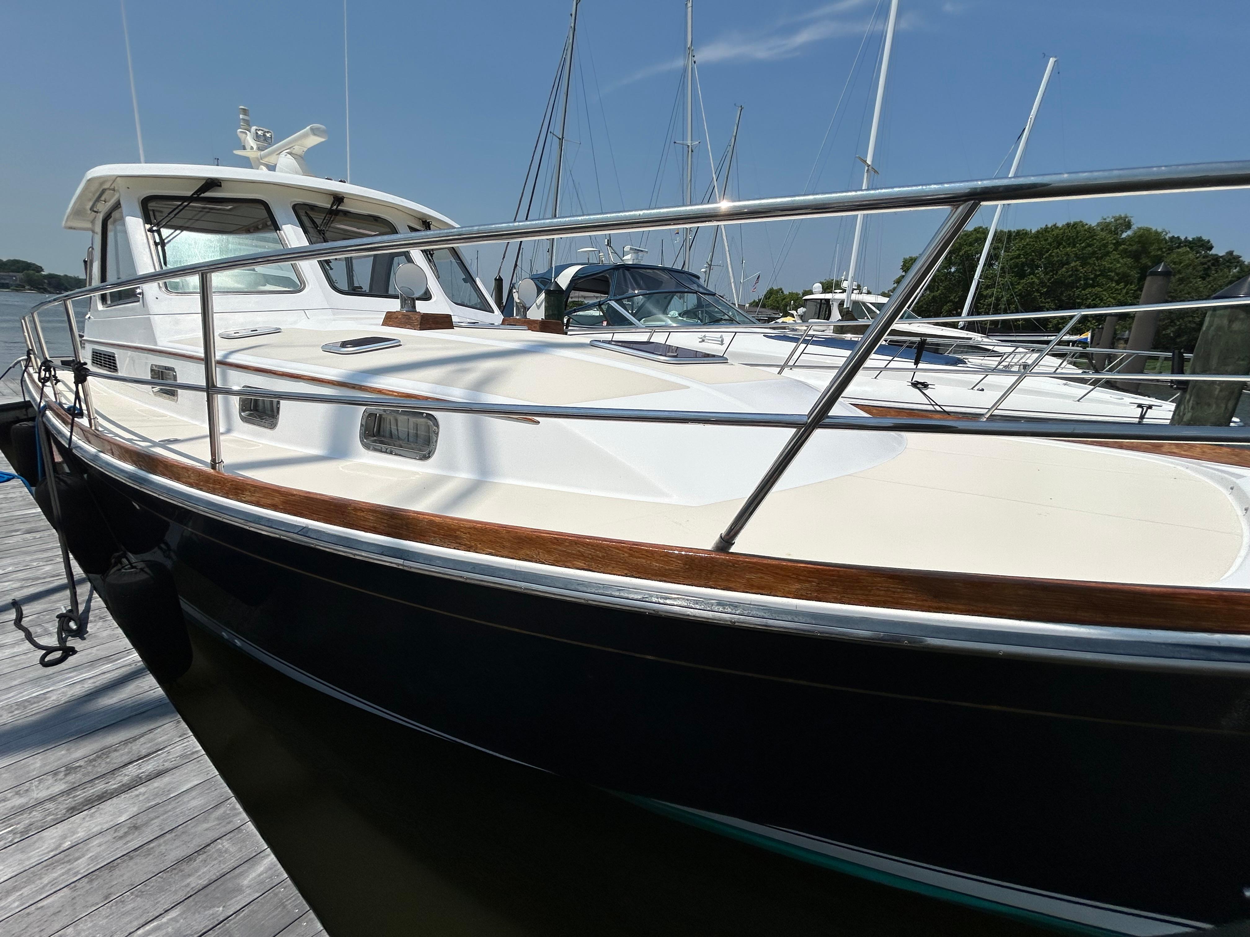 2005 Sabre 42 Hardtop Express yacht docked, showcasing sleek design and polished railings.