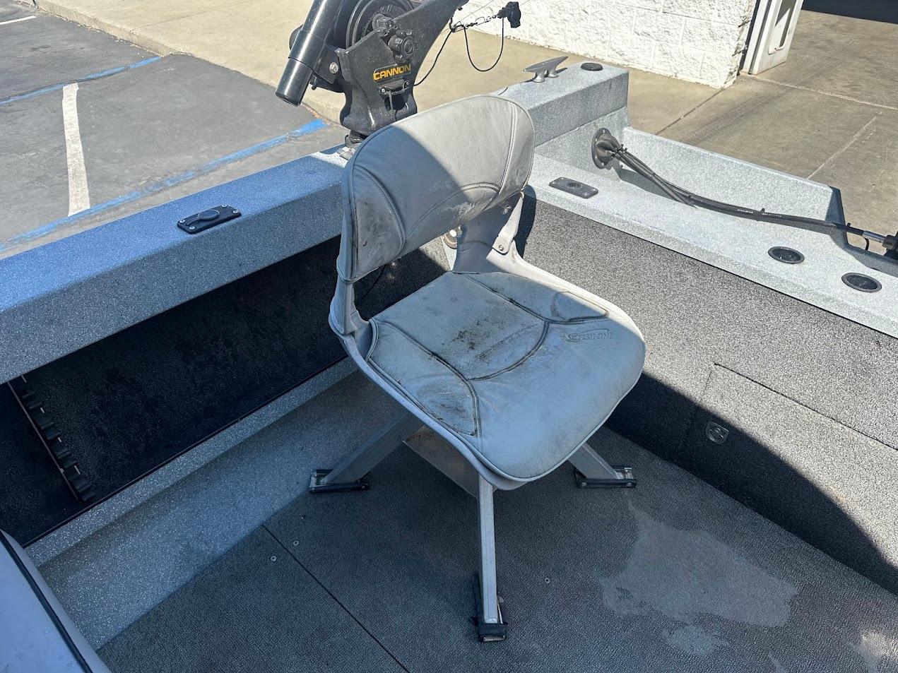 Jetcraft 1925 Adventurer 2008 boat interior with a single seat and fishing equipment.
