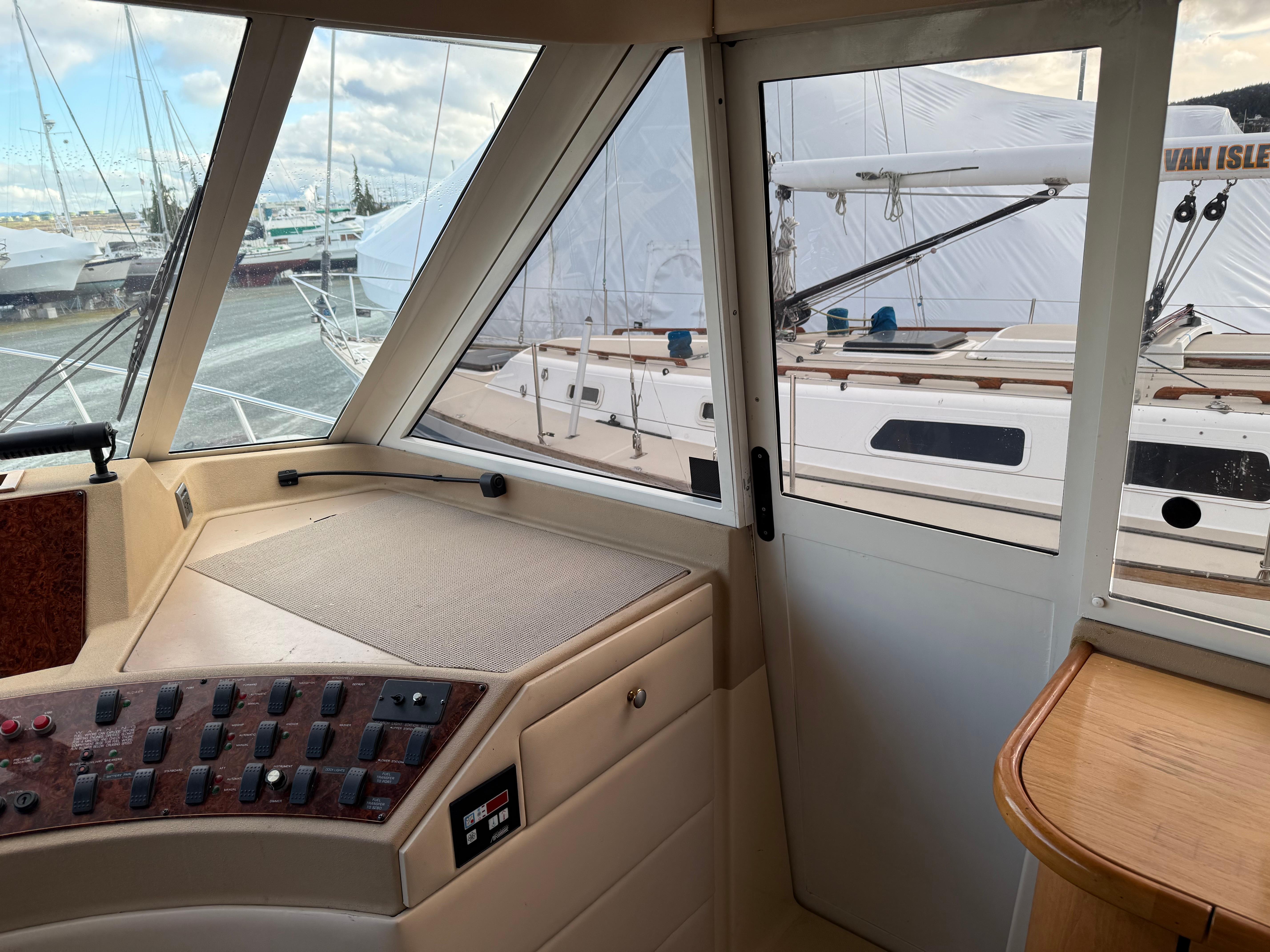 2003-meridian-490-pilothouse-power-9685945-20250219092725224-1_XLARGE