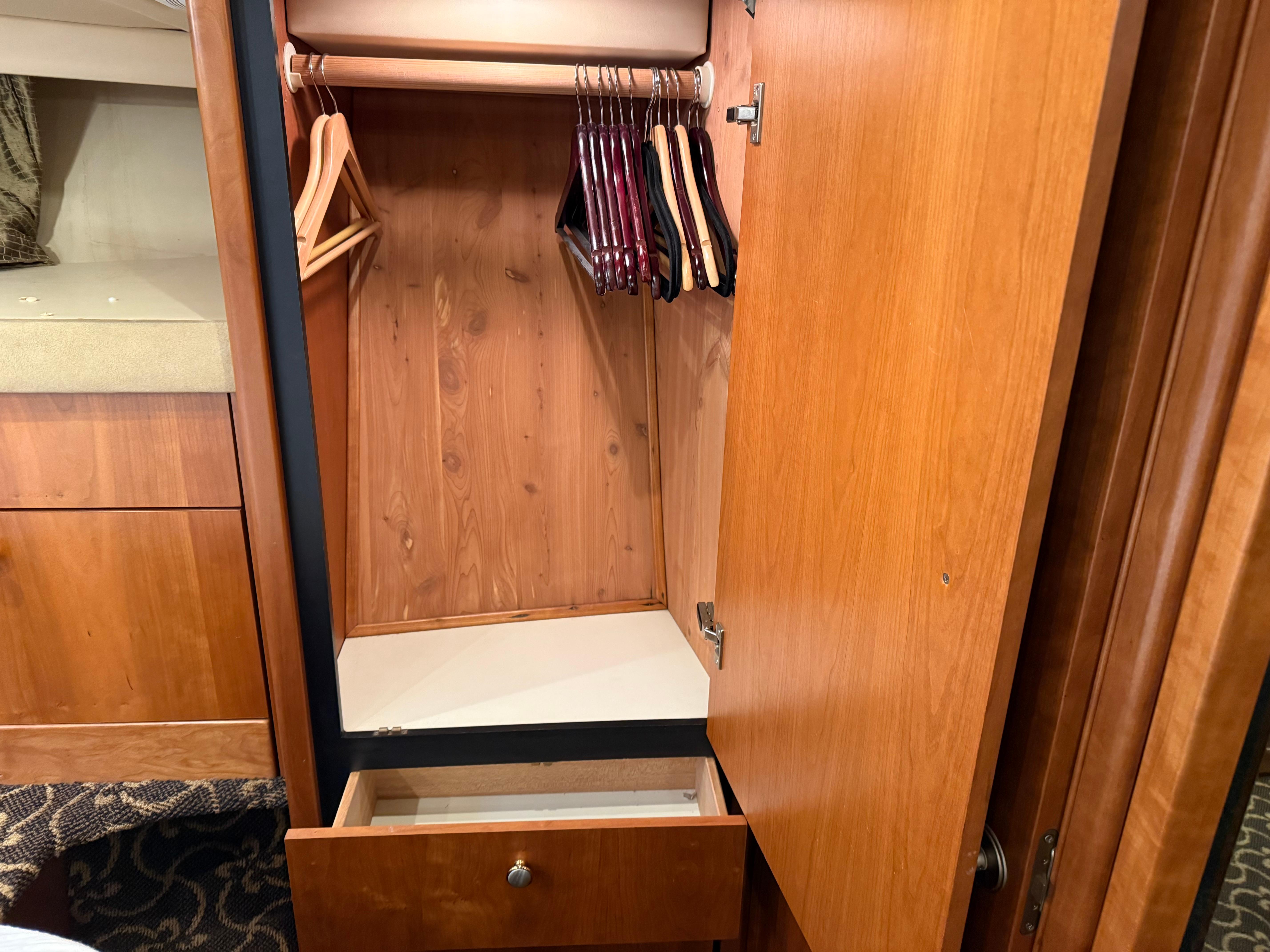 2003-meridian-490-pilothouse-power-9685945-20250219094640650-1_XLARGE