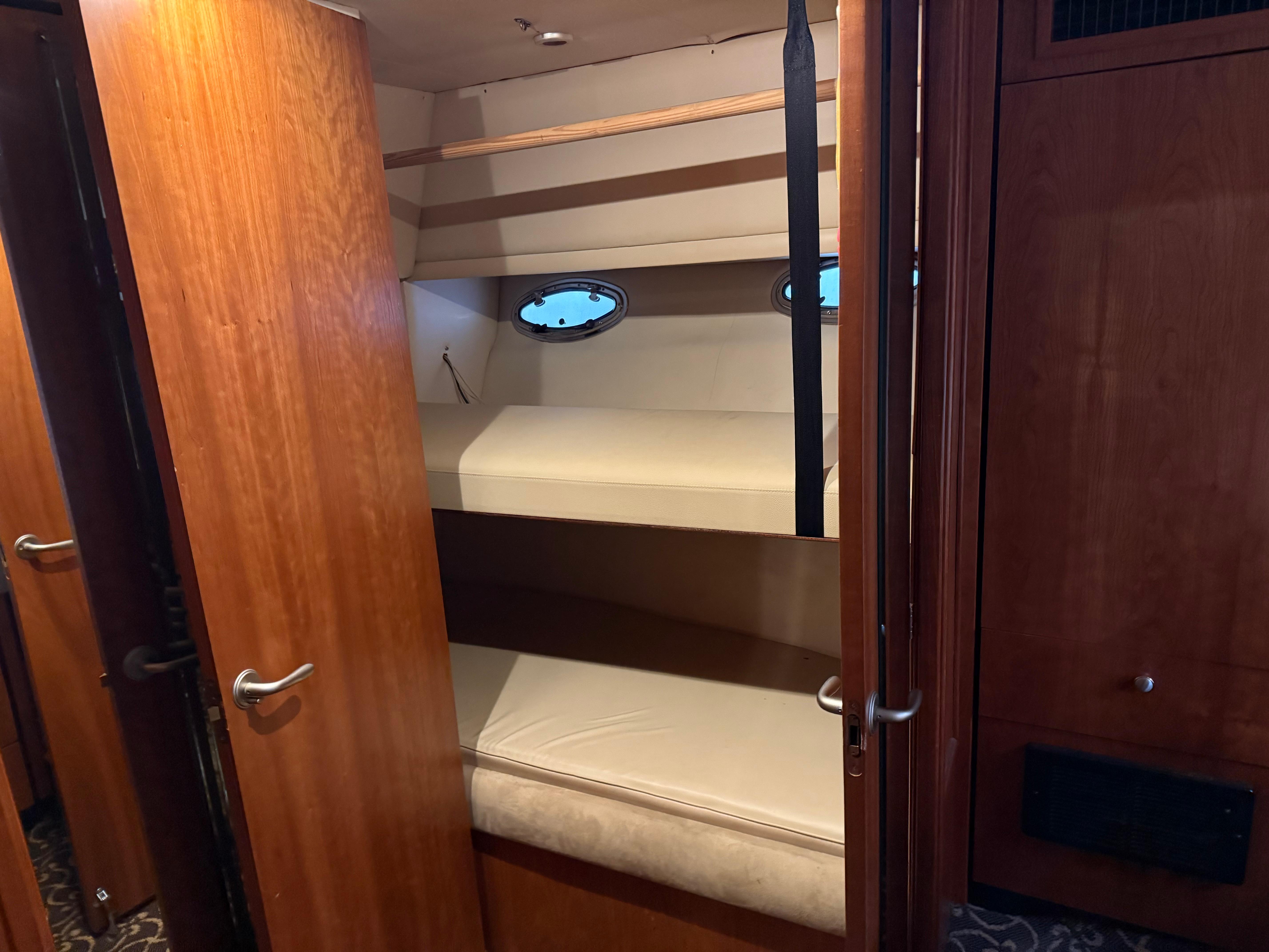 2003-meridian-490-pilothouse-power-9685945-20250219095037535-1_XLARGE
