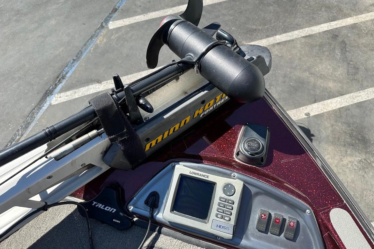 2010 Ranger 178 VS boat dashboard with Minn Kota motor and Lowrance HDS5 display.