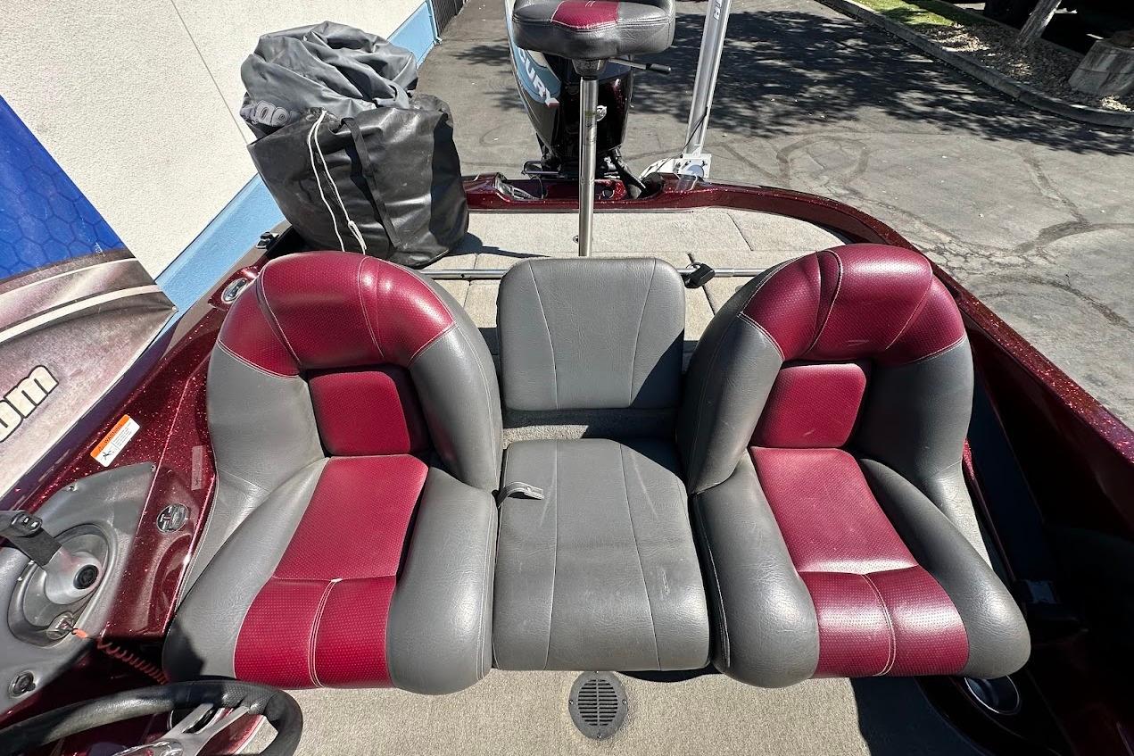 2010 Ranger 178 VS boat interior with red and gray seating.