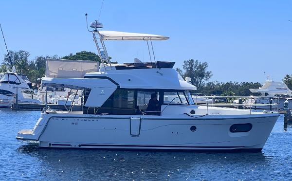 2021 Beneteau Swift Trawler 35