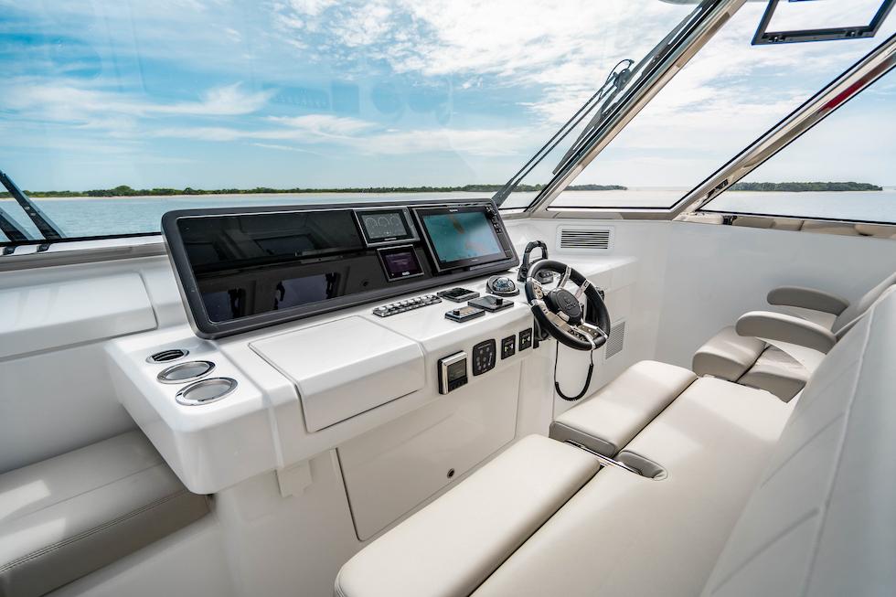Aquila-54 Luxury 2025-54 Luxury FL-US-9855906 | Thumbnail