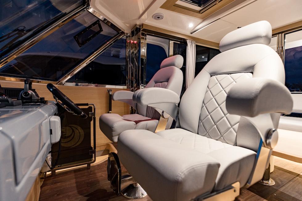 Aquila-54 Luxury 2025-54 Luxury FL-US-9855906 | Thumbnail