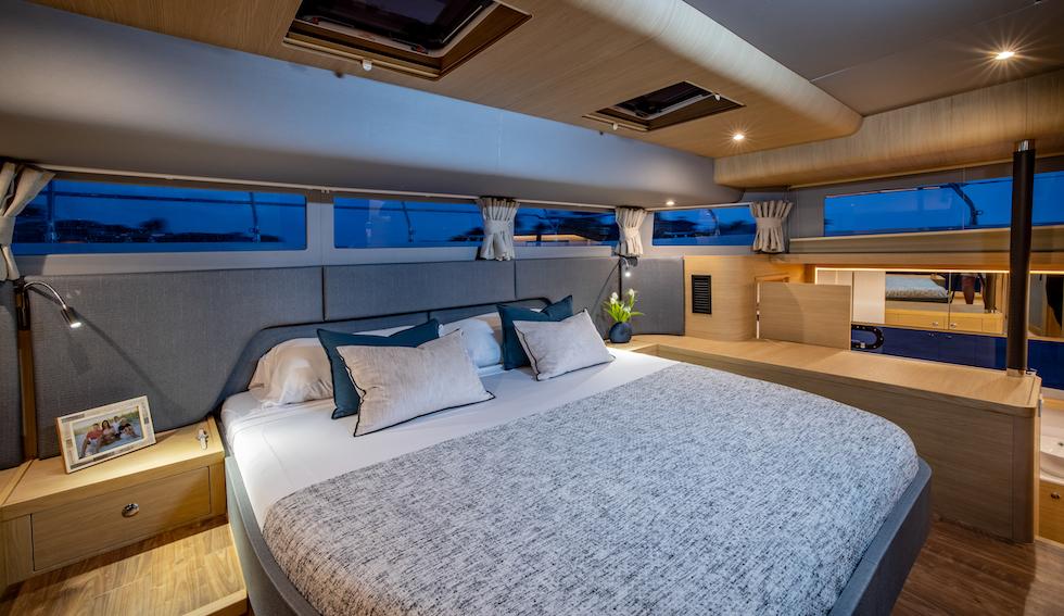 Aquila-54 Luxury 2025-54 Luxury FL-US-9855906 | Thumbnail