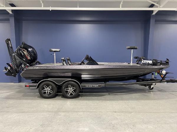 2022 Skeeter boat for sale, model of the boat is ZXR 20 & Image # 1 of 48