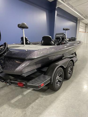 2022 Skeeter boat for sale, model of the boat is ZXR 20 & Image # 6 of 48
