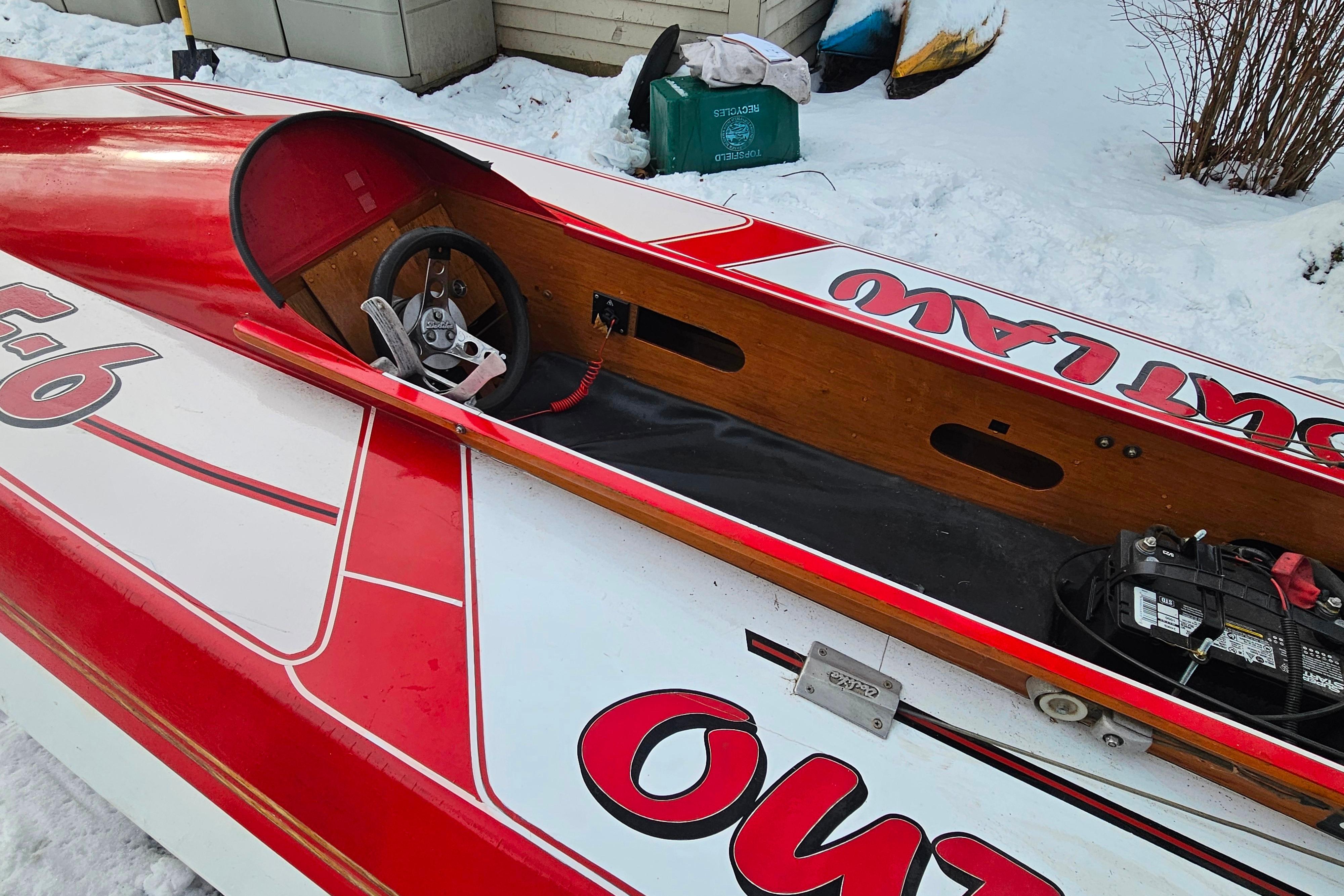 1987 De Silva F Class Race boat with red and white design, parked on snow.
