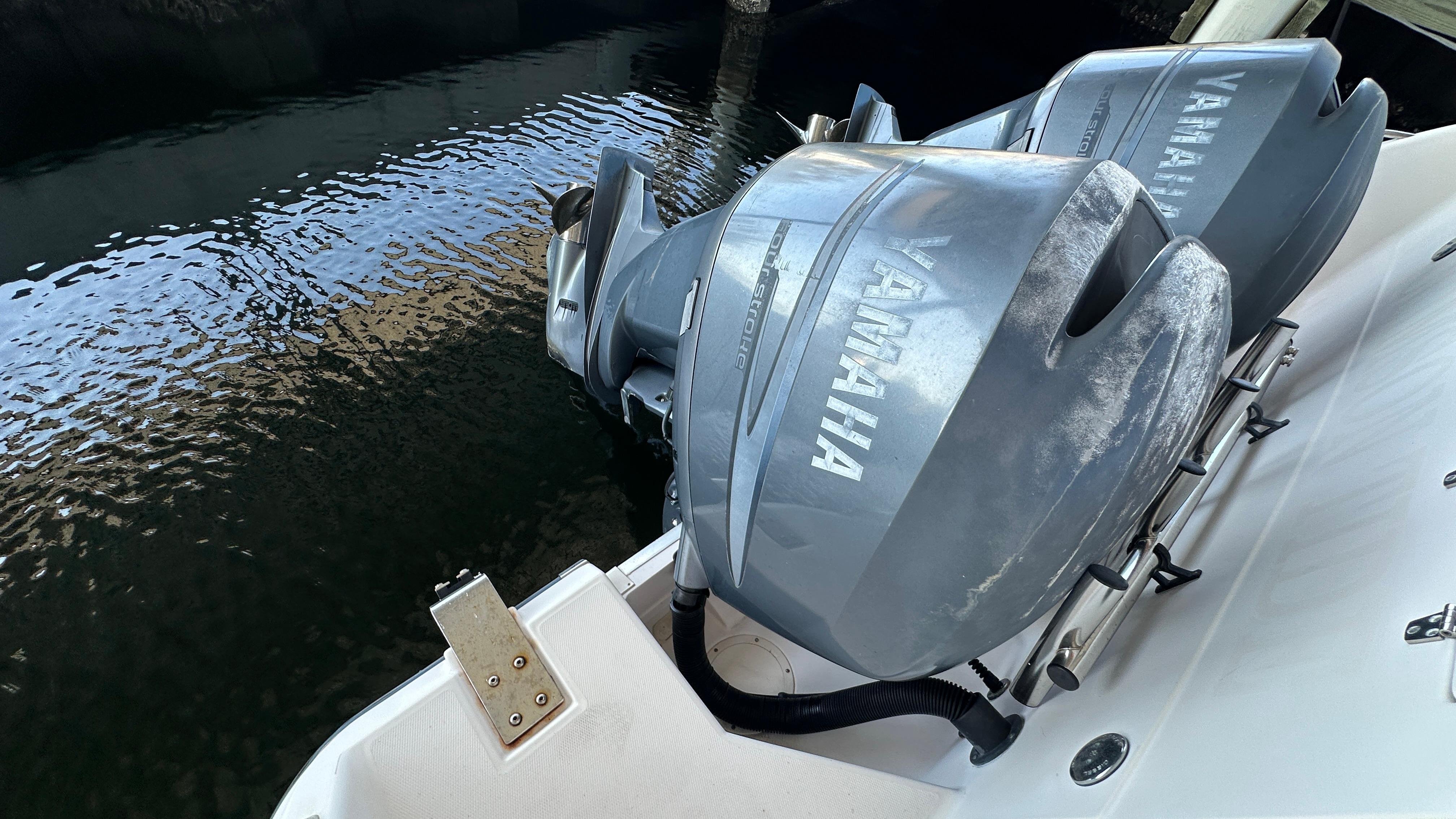 2006-grady-white-express-330-power-9685971-20250217164805015-1_XLARGE