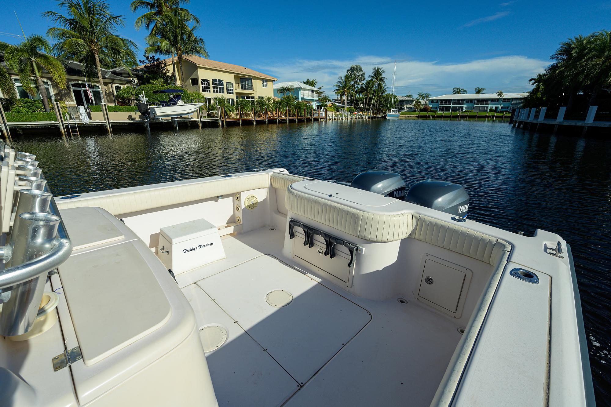 Grady-White 306 Bimini - Exterior aft on water