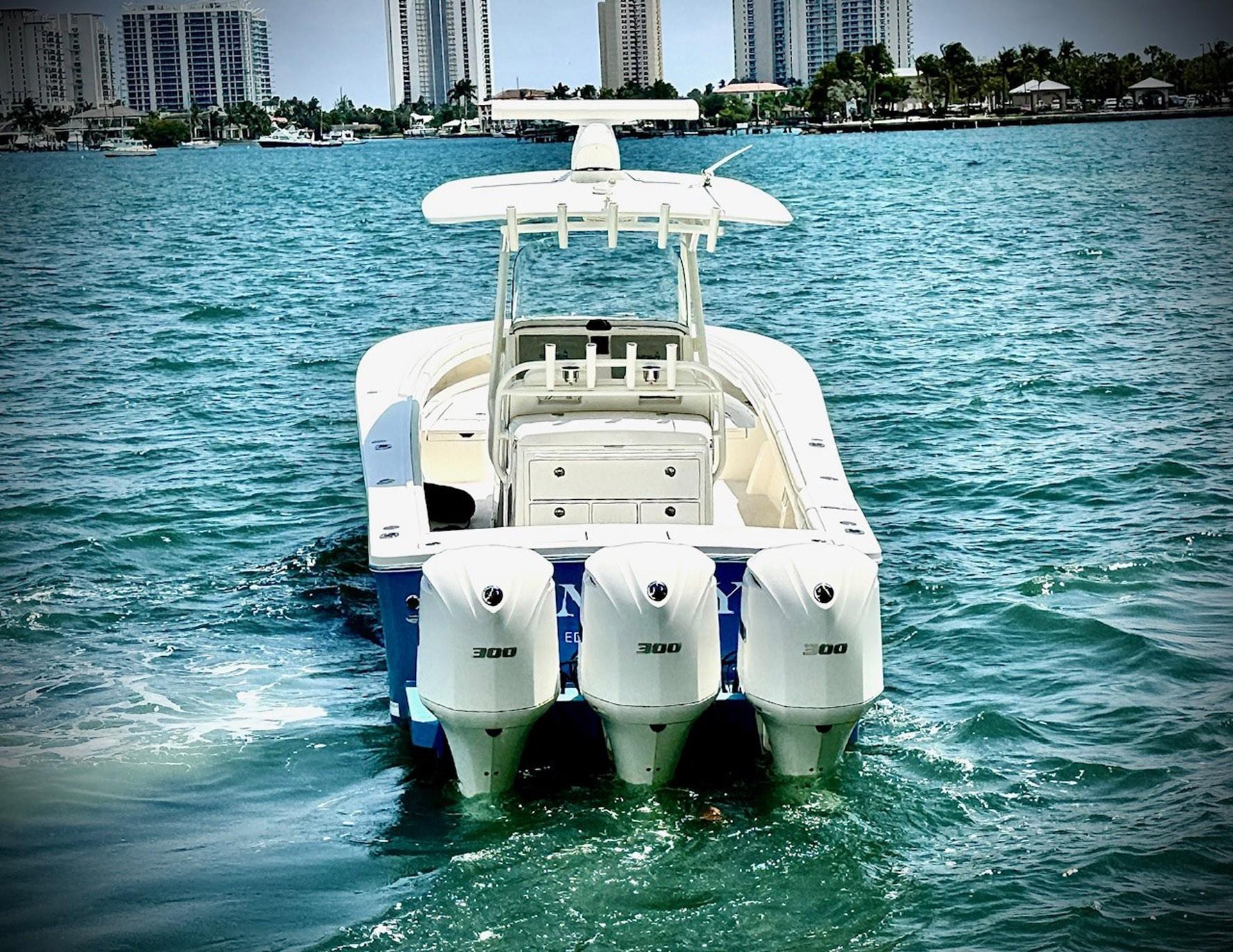 2018-regulator-34-center-console-power-9765975-20250421081521593-1_XLARGE