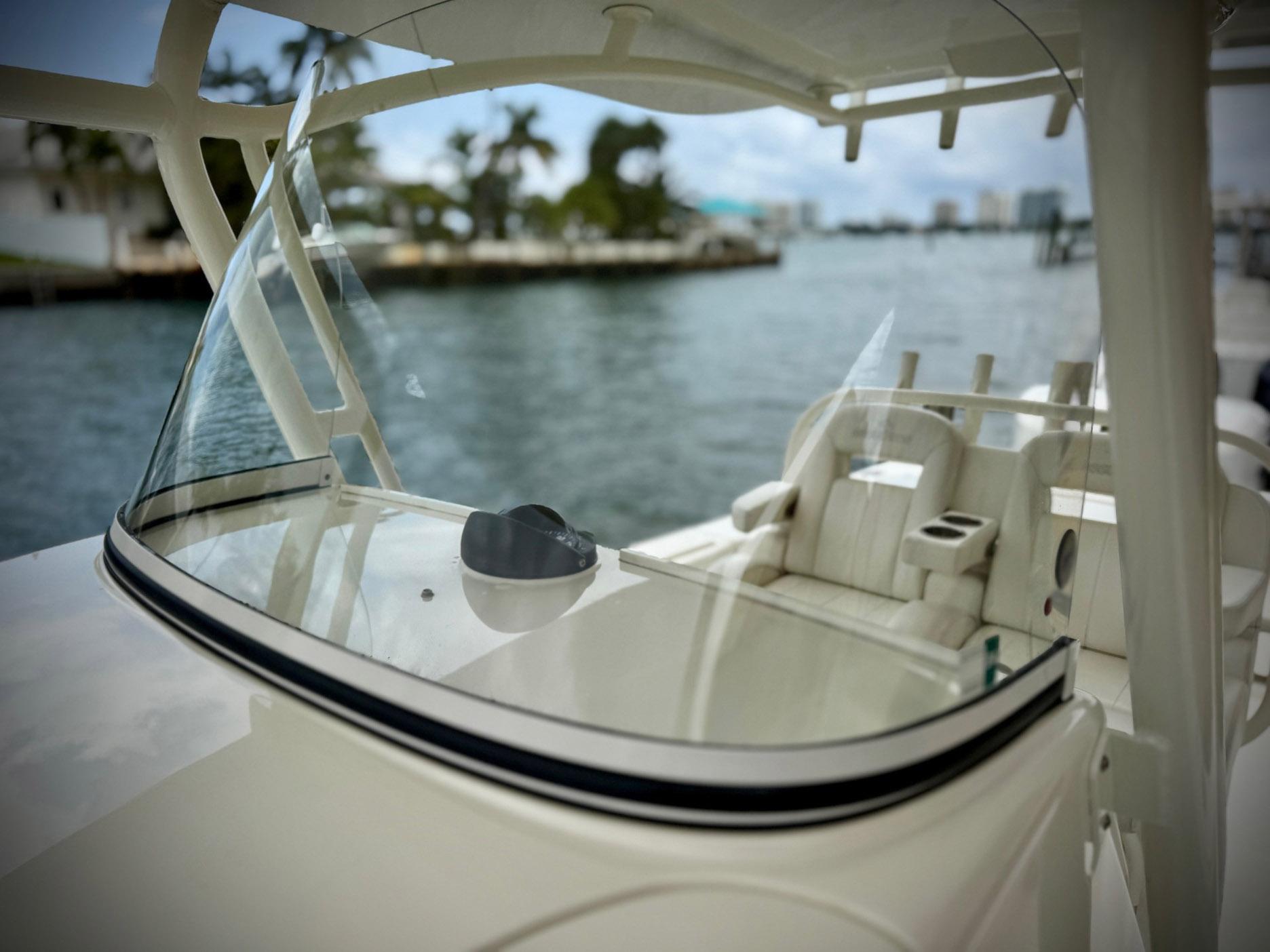 2018-regulator-34-center-console-power-9765975-20250421081523483-1_XLARGE