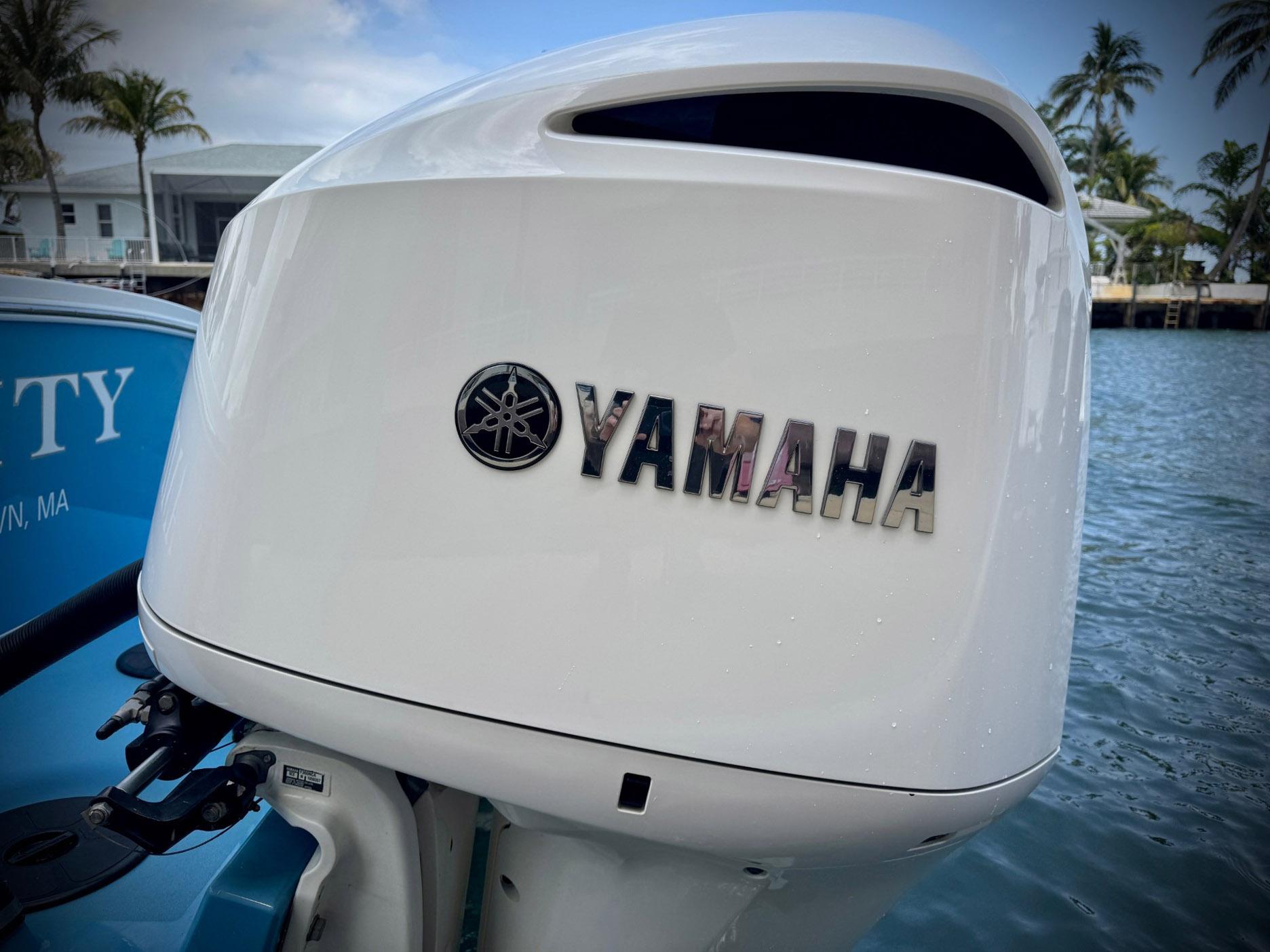 2018-regulator-34-center-console-power-9765975-20250421081525534-1_XLARGE