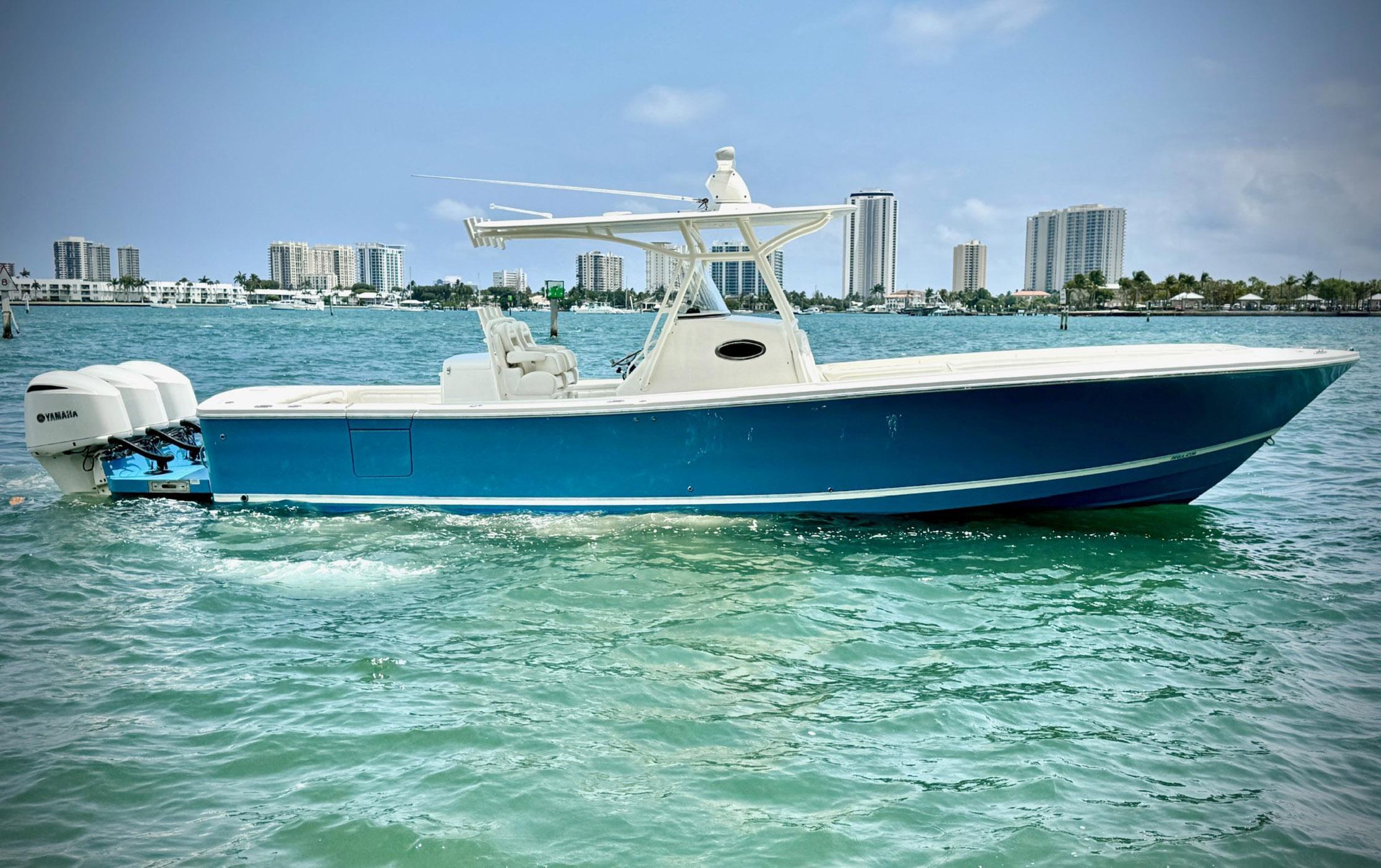 2018-regulator-34-center-console-power-9765975-20250421081531747-1_XLARGE