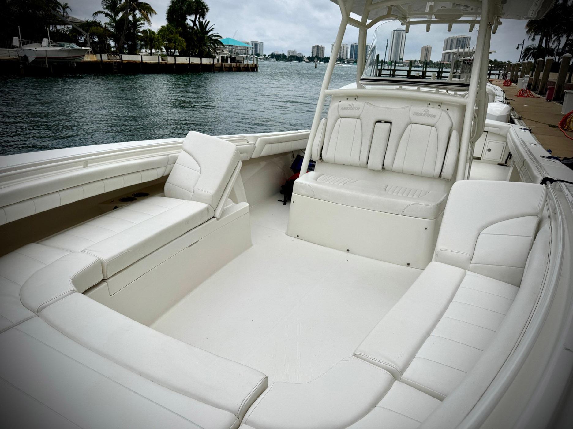 2018-regulator-34-center-console-power-9765975-20250421081537719-1_XLARGE