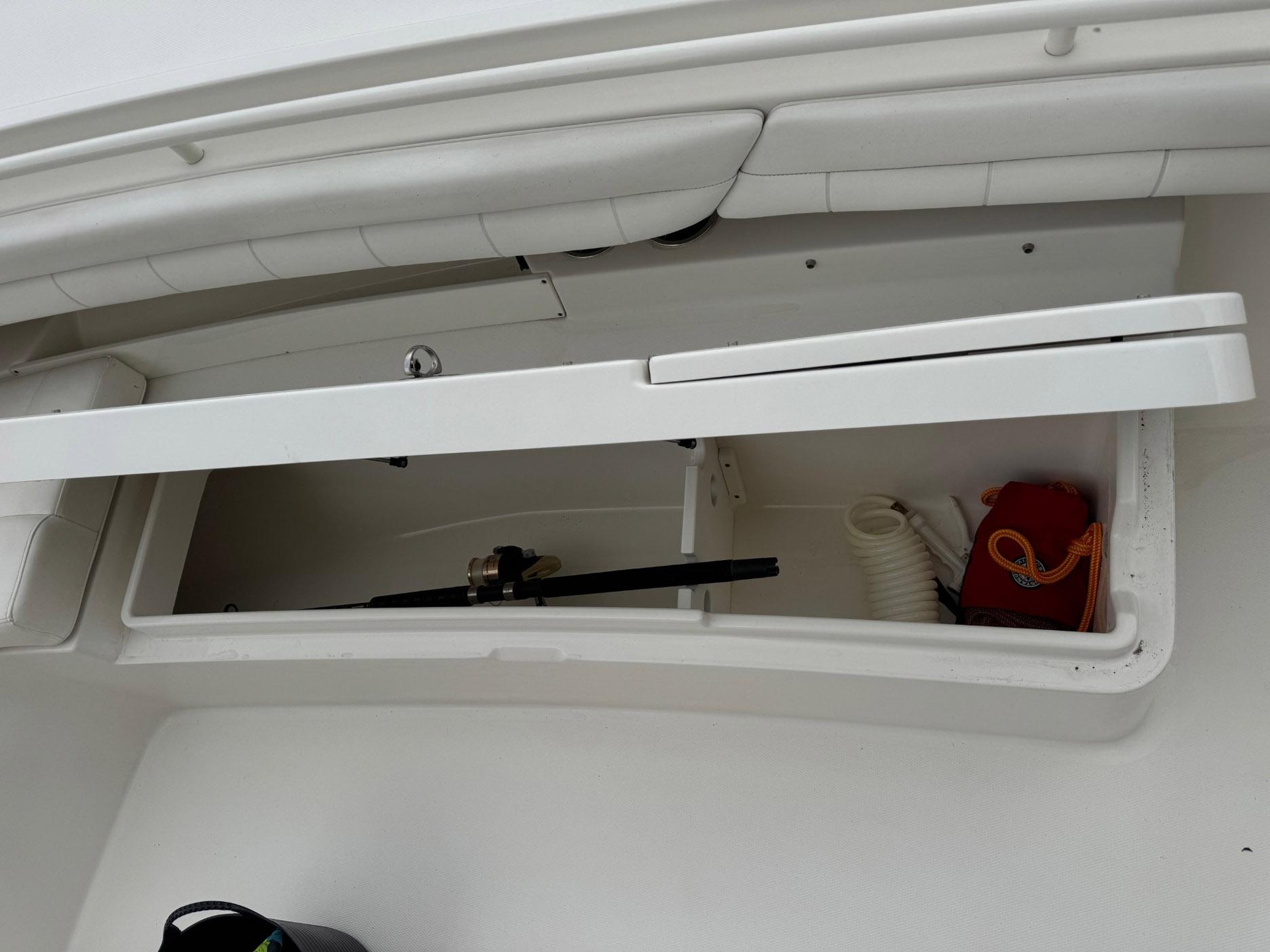 2018-regulator-34-center-console-power-9765975-20250421081541661-1_XLARGE