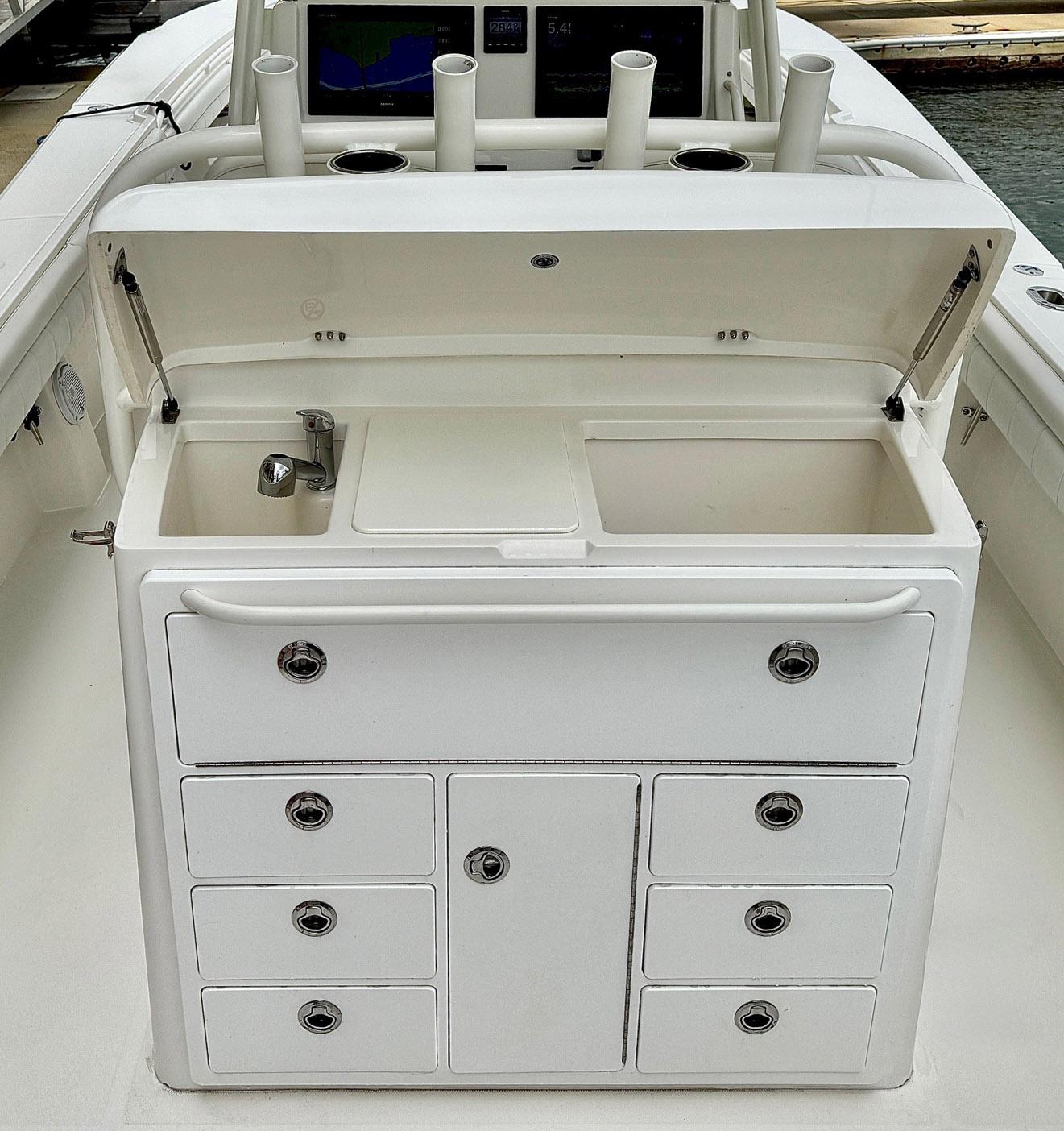 2018-regulator-34-center-console-power-9765975-20250421081616254-1_XLARGE