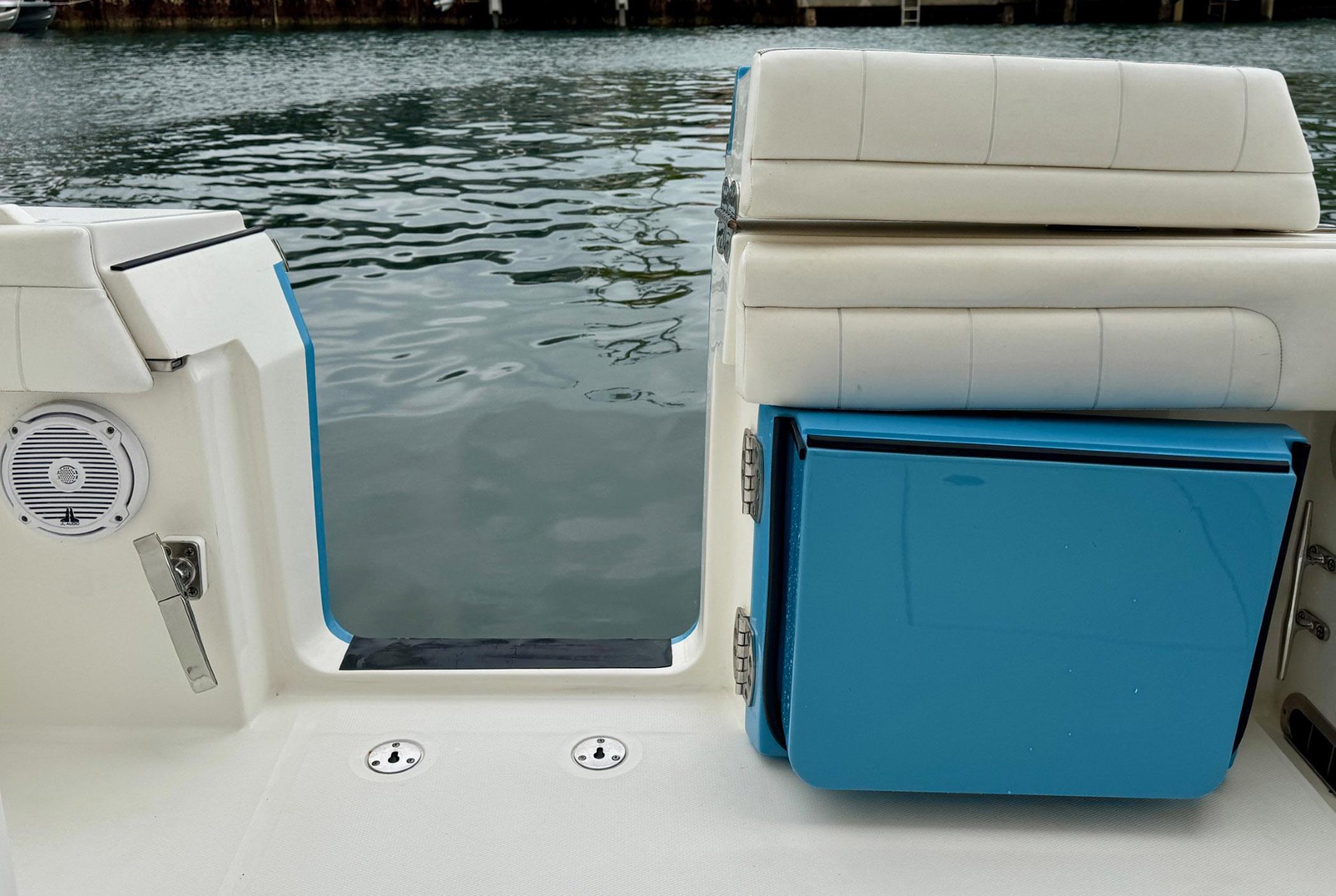 2018-regulator-34-center-console-power-9765975-20250421081618275-1_XLARGE