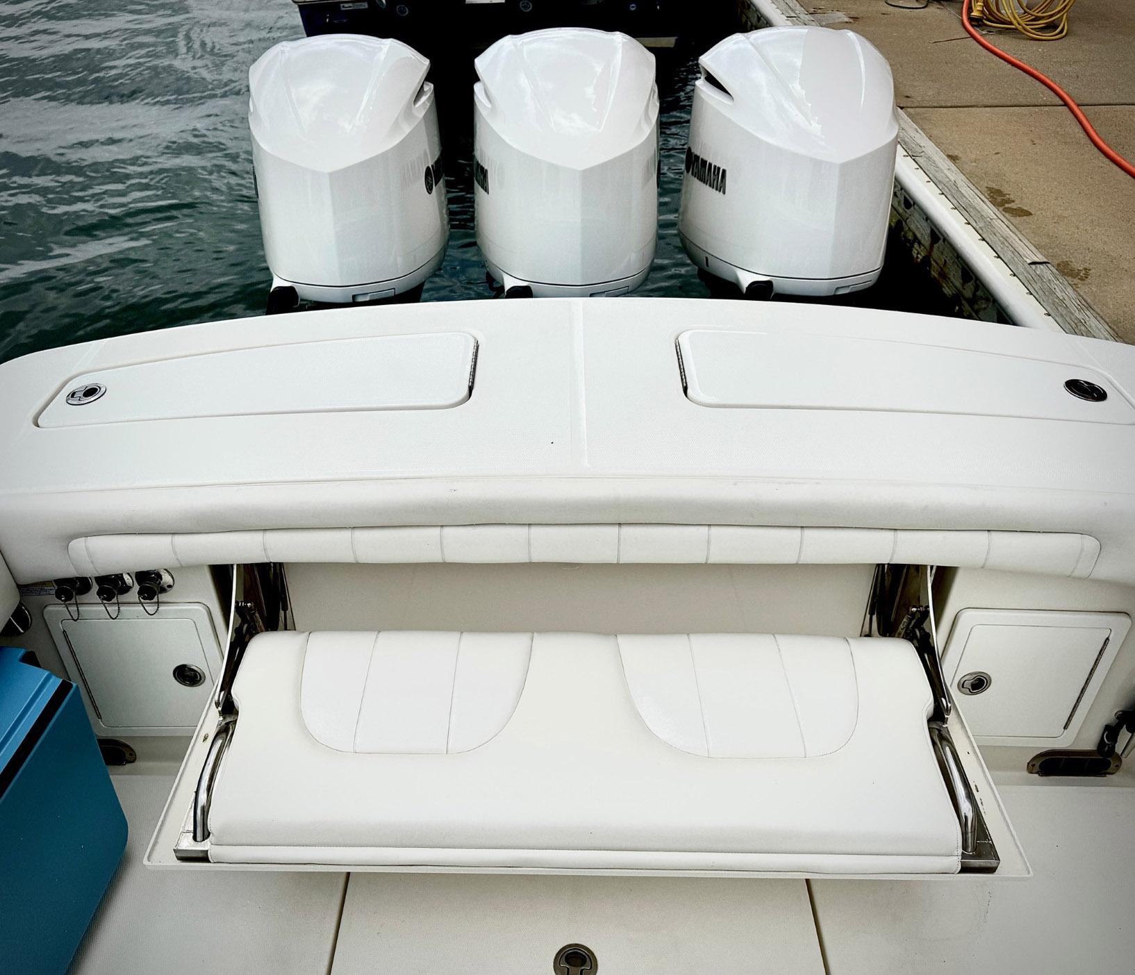 2018-regulator-34-center-console-power-9765975-20250421081623260-1_XLARGE