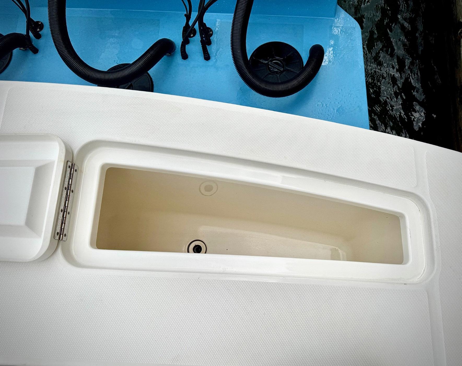 2018-regulator-34-center-console-power-9765975-20250421081627354-1_XLARGE