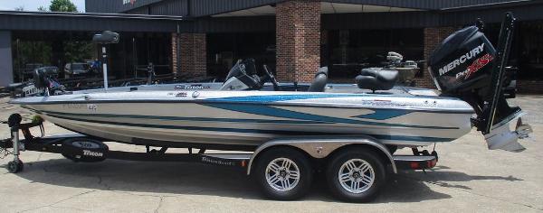 2016 Triton boat for sale, model of the boat is 21 TRX & Image # 1 of 17