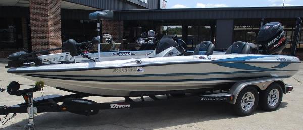 2016 Triton boat for sale, model of the boat is 21 TRX & Image # 7 of 17