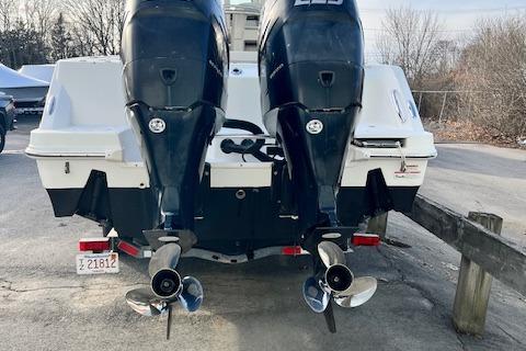 2016-boston-whaler-250-outrage-power-9745981-20250403085139531-1_XLARGE